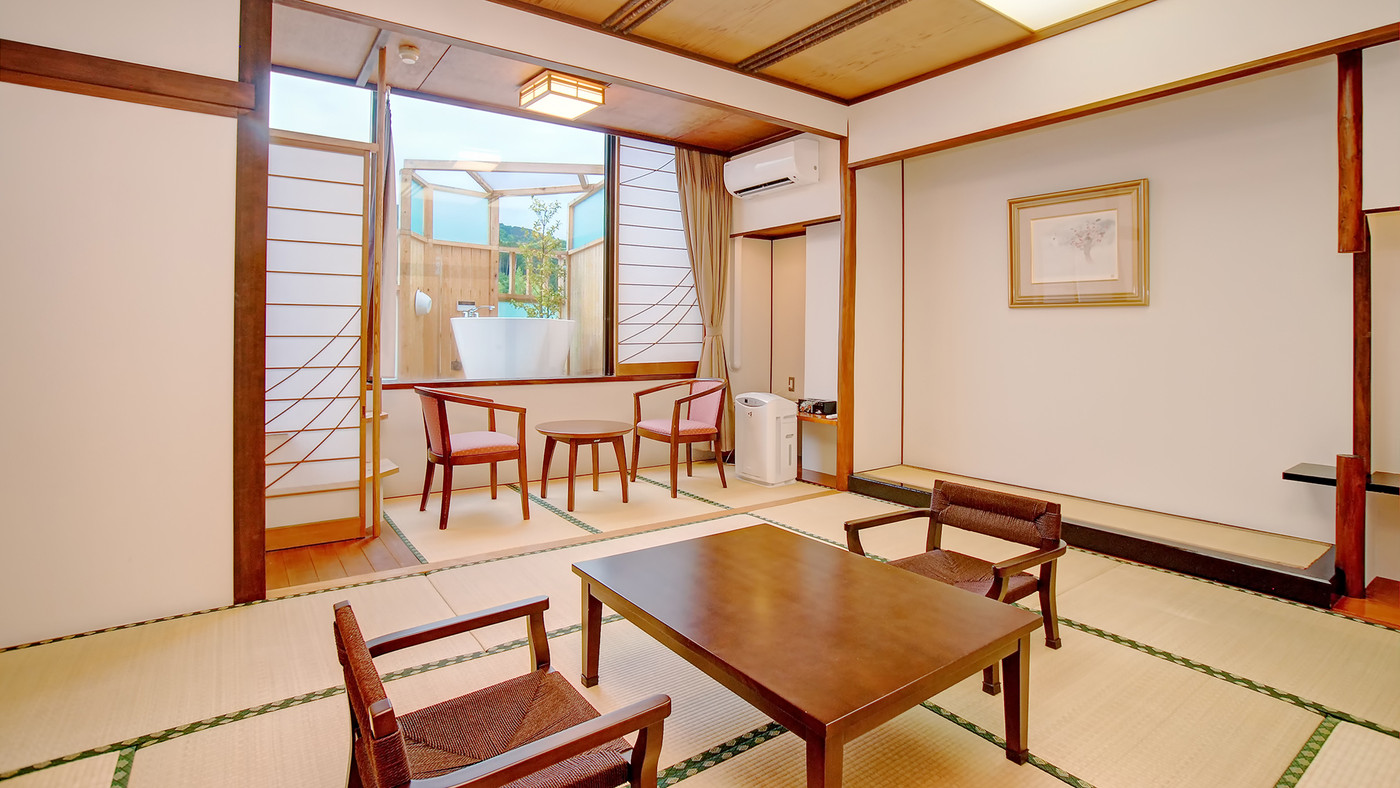 絵本の豊富な温泉図書館も！朝夕のバイキングにも注目のホテル4277877