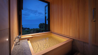 [203/205]ヒノキの露天風呂付き客室／和室10畳+広縁(禁煙)　:部屋食