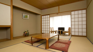 和室 10帖 (洗浄機付トイレ)