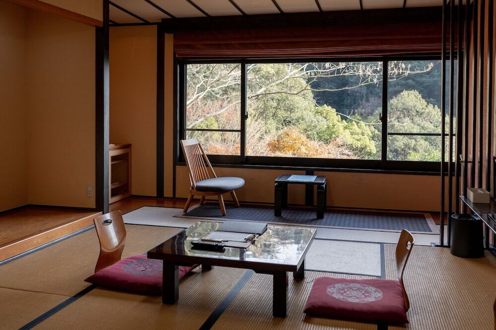 川のせせらぎをBGMに、和モダンなお部屋でくつろぐ3450180