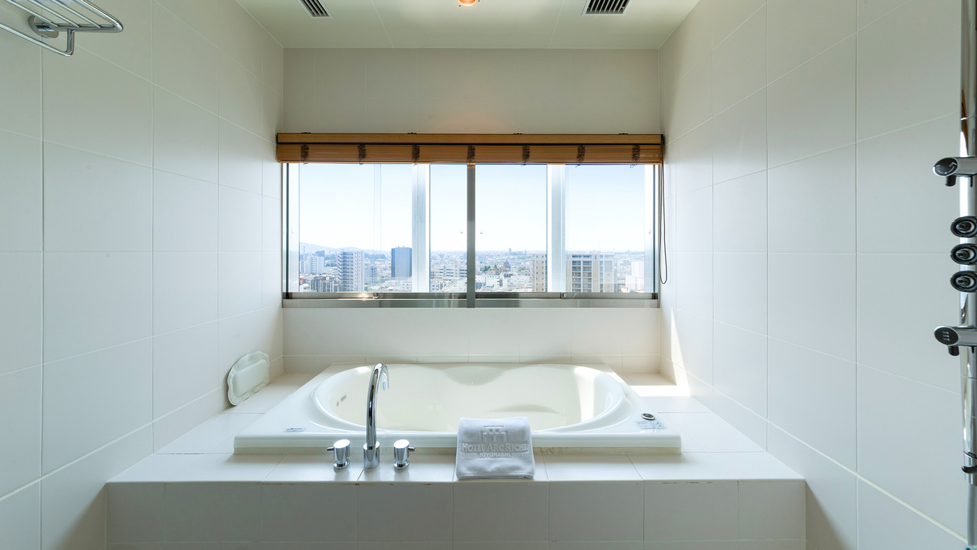 抜群の眺望を2人占め!セレブ気分に浸れるオシャレなホテル3490927