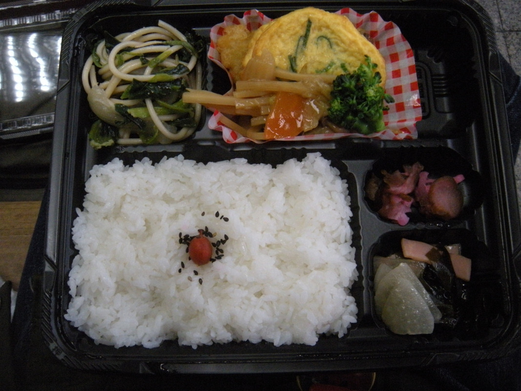 朝食代わりに提供の弁当