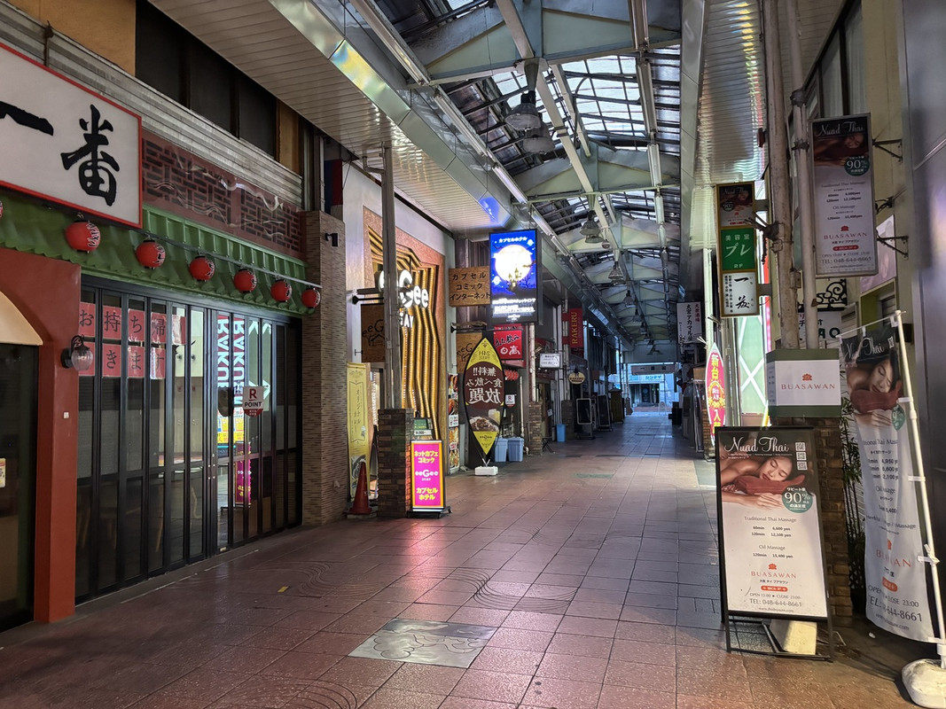 アーケード内のカプセルホテル