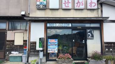 施設の入り口 / 3