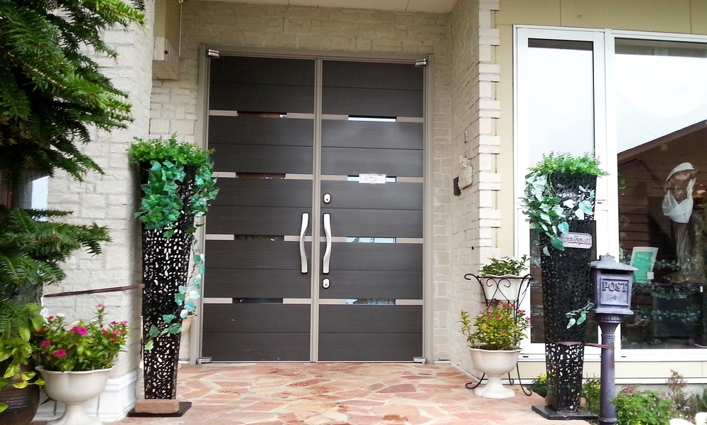 「ザ・ヴィンテージビュー」 外観 32483907 重厚な入り口のドア