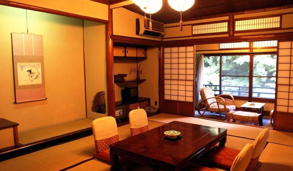 渓谷に面した客室で
心と身体を休めて / 4
