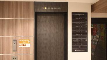 内部エントランス / 2