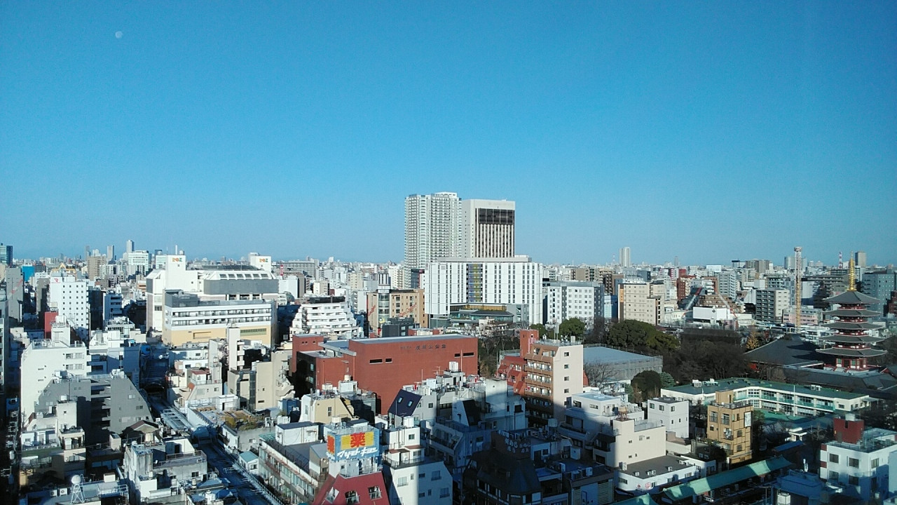 浅草寺五重塔も見えます。
