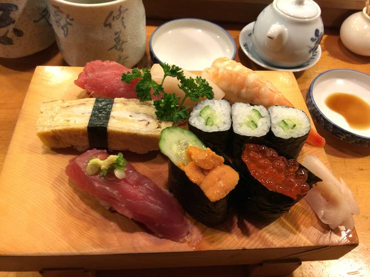 ホテルに向かう前に
絶品お寿司ランチ / 1