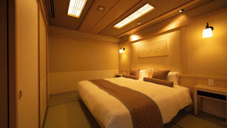 たまゆら湖側 展望風呂付き（沸かし湯） 和室12畳＋キングベッド