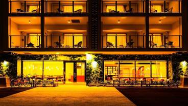 ホテル外観／夜 / 2