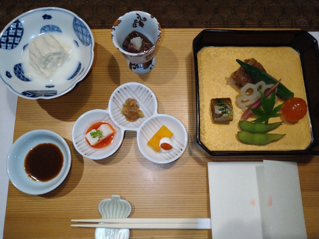 「山水閣」 料理 217452995 湯葉、先付、八寸、アミタケのお浸し♡　登場