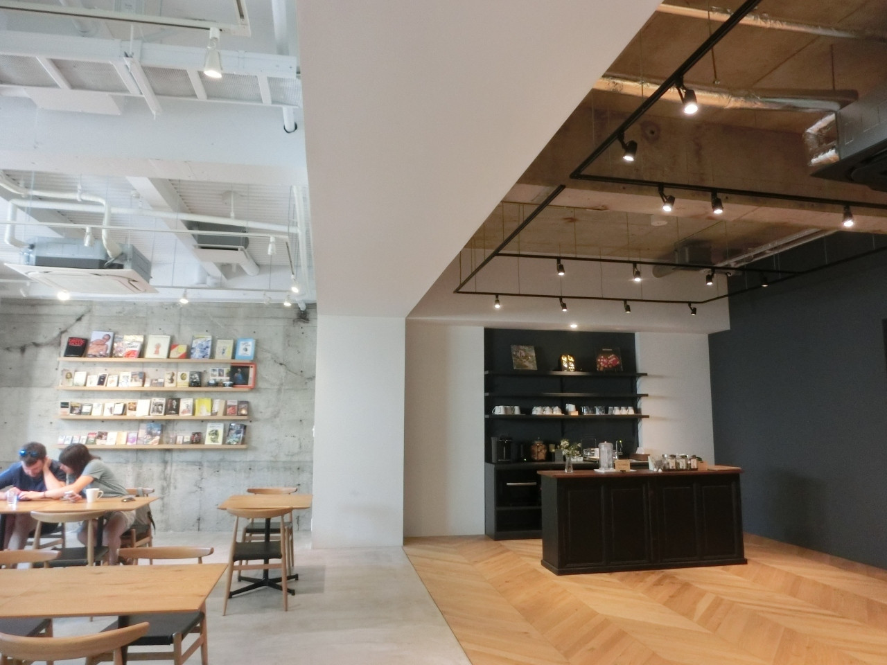 14. アートに彩られたリノベホテル「RESTERS BED&CO.」3439739