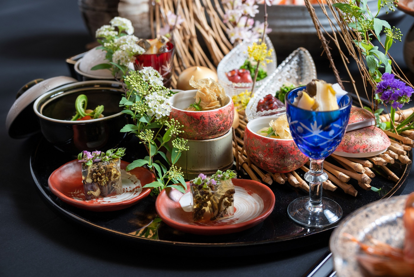 芝生の上で、ロビーで、客室で…佐渡のオーシャンビューが堪能できる宿4232600