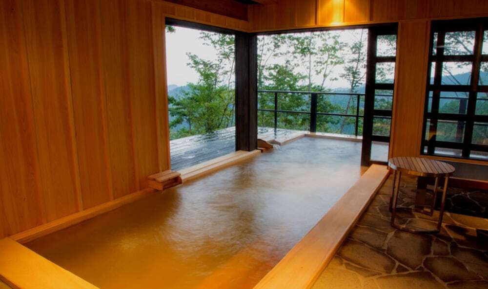 まるで大浴場！内湯と外湯を兼ねたお風呂を独り占め4236268