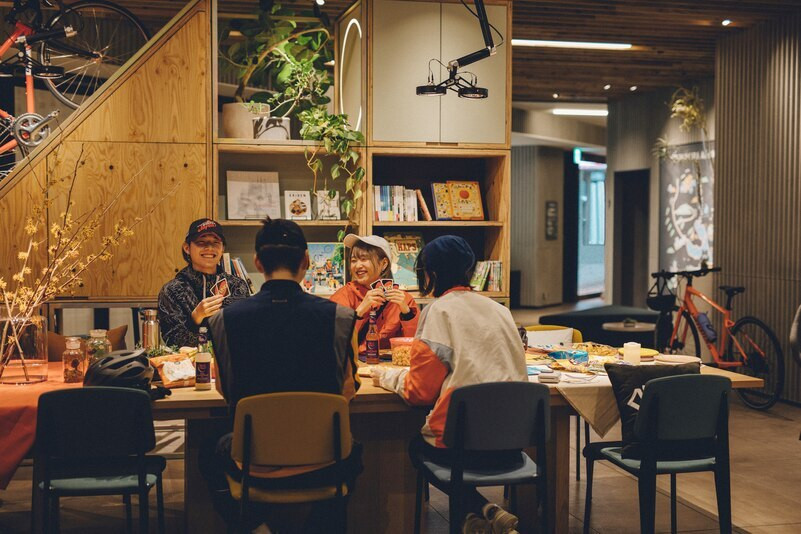 いつでもルーズに過ごせる♪24時間オープンのバー3702355