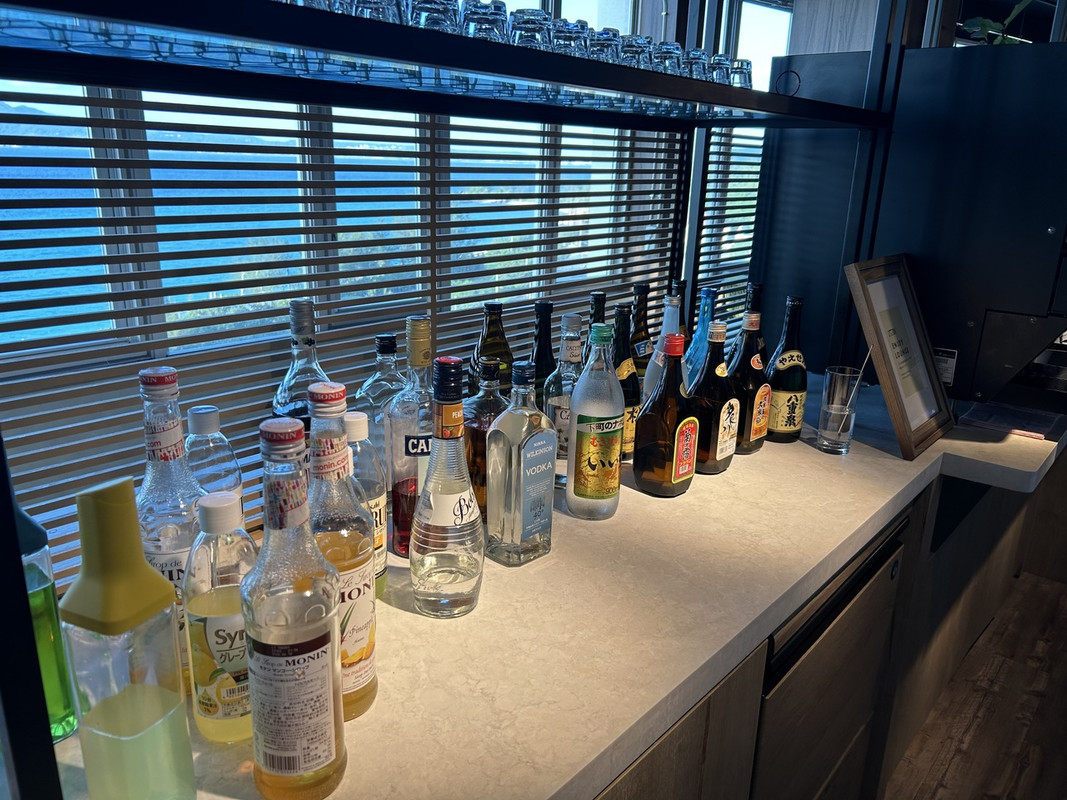 アルコールが充実したラウンジ。
