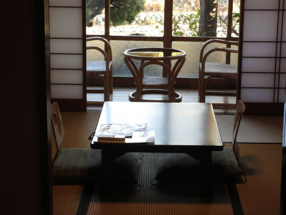 客室内のダイニングエリア