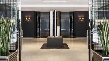 内部エントランス / 2