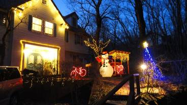 施設の正面 (日没後) / 2