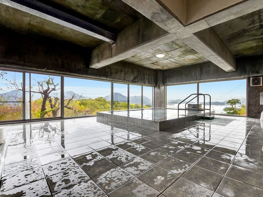 8. 気軽に離島旅行を。因島公園にある「ホテルいんのしま」3440714