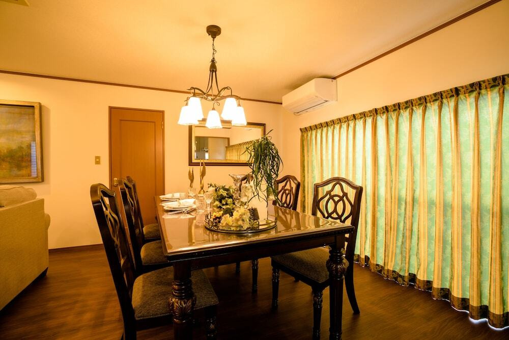 客室内のダイニングエリア