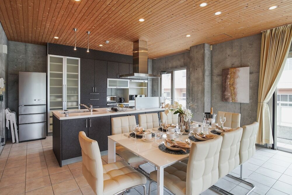 客室内のダイニングエリア