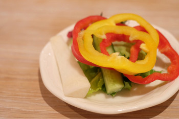「3 Little Eggs ららぽーと富士見」料理 49168 バーニャカウダの野菜は食べ放題