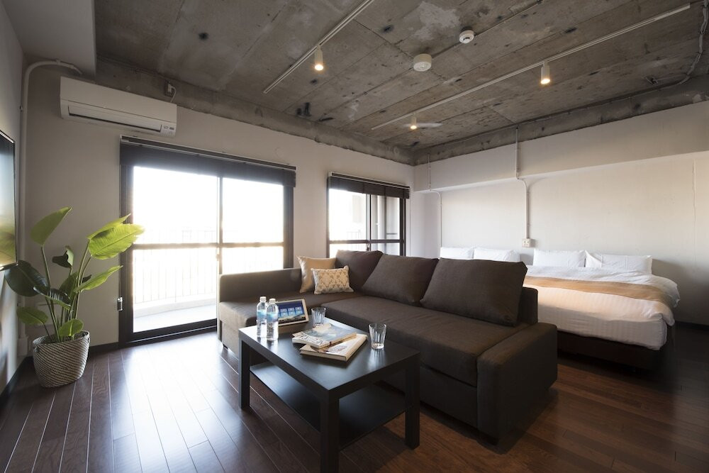 博多を流れる、那珂川を望むリバービューのコンドミニアム3552970