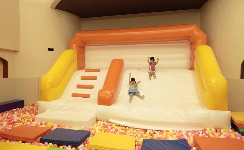 夜も飽きずに遊べる
施設がたくさん！ / 1