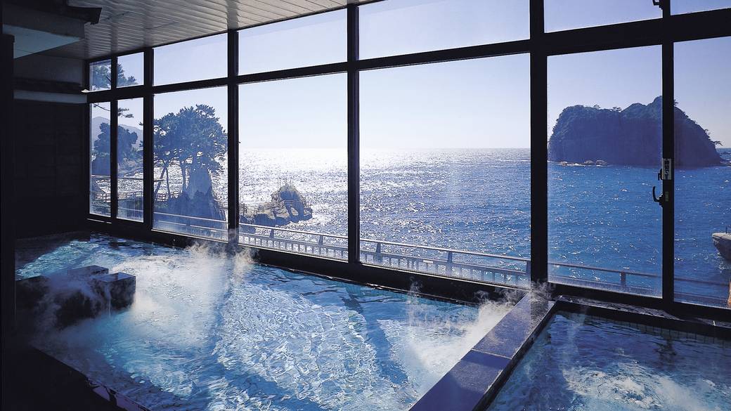 驚きと癒しに包まれる
波打ち際の露天風呂 / 5