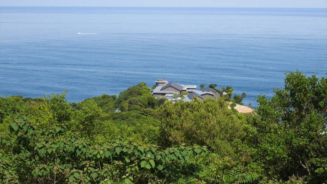 太平洋に突き出た岬の先端に建つ / 2