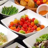 満足の朝食ビュッフェ
自由に作れる勝手丼 / 2