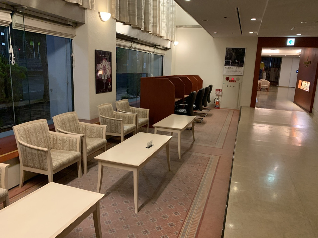 ロビー。インターネットスペースがある