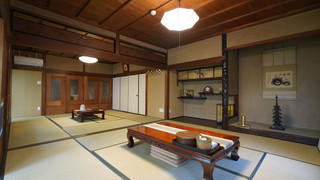 (106室) 1階 床の間 10人部屋 (個室、専用トイレ、シャワー付)