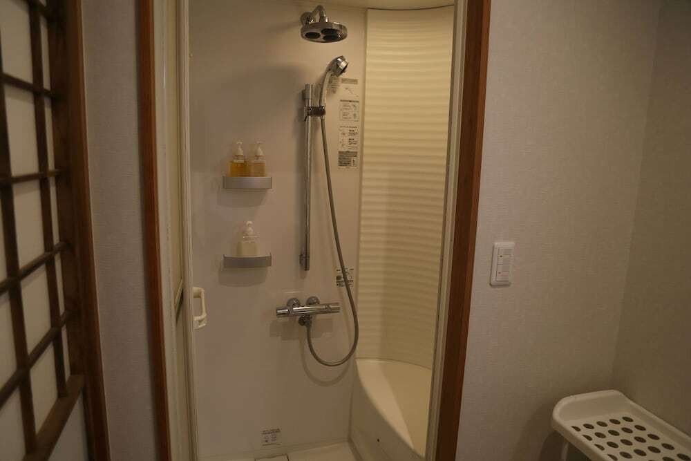 バスルームのシャワー