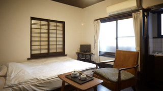 エコノミー ダブルルーム セミダブルベッド 1 台 (For 1 people, Check in time 4pm-10pm)