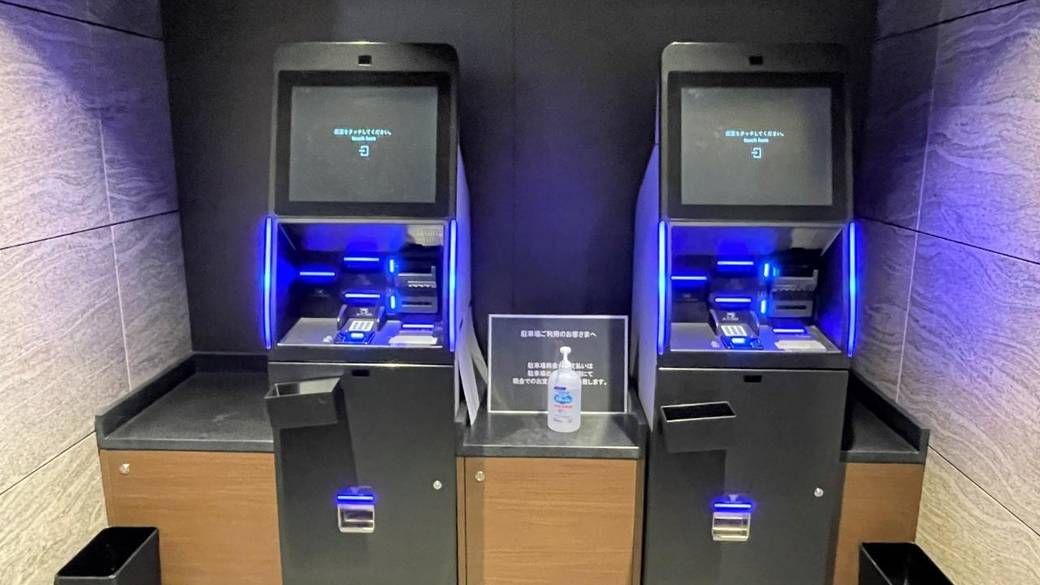 自動チェックイン機 / 2