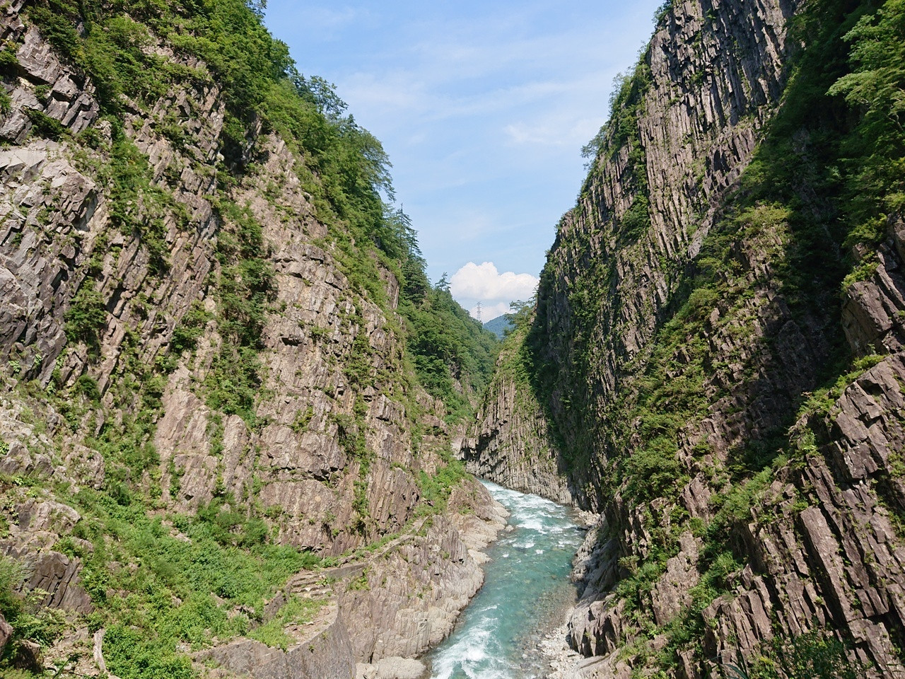 清津峡渓谷トンネルで自然とアートの融合を体験3695031