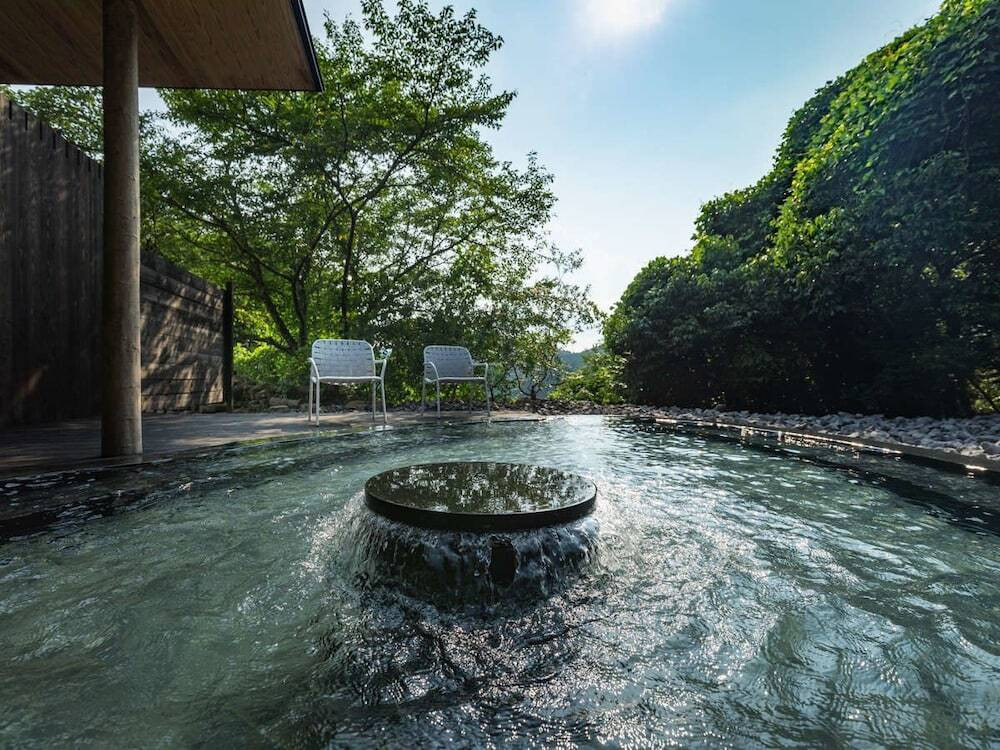 自然とアートが共存する夢うつつな時間4061710