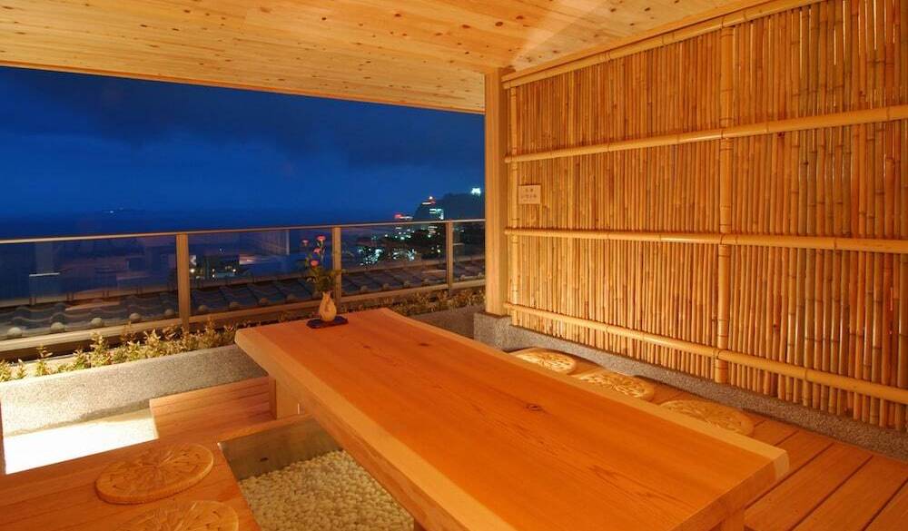 文字通りの温泉三昧
夜景の見える足湯も / 1