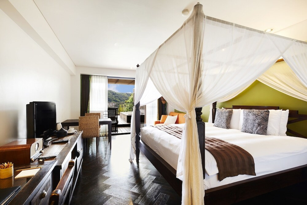 天然温泉の貸切風呂。部屋から花火大会鑑賞も3688103