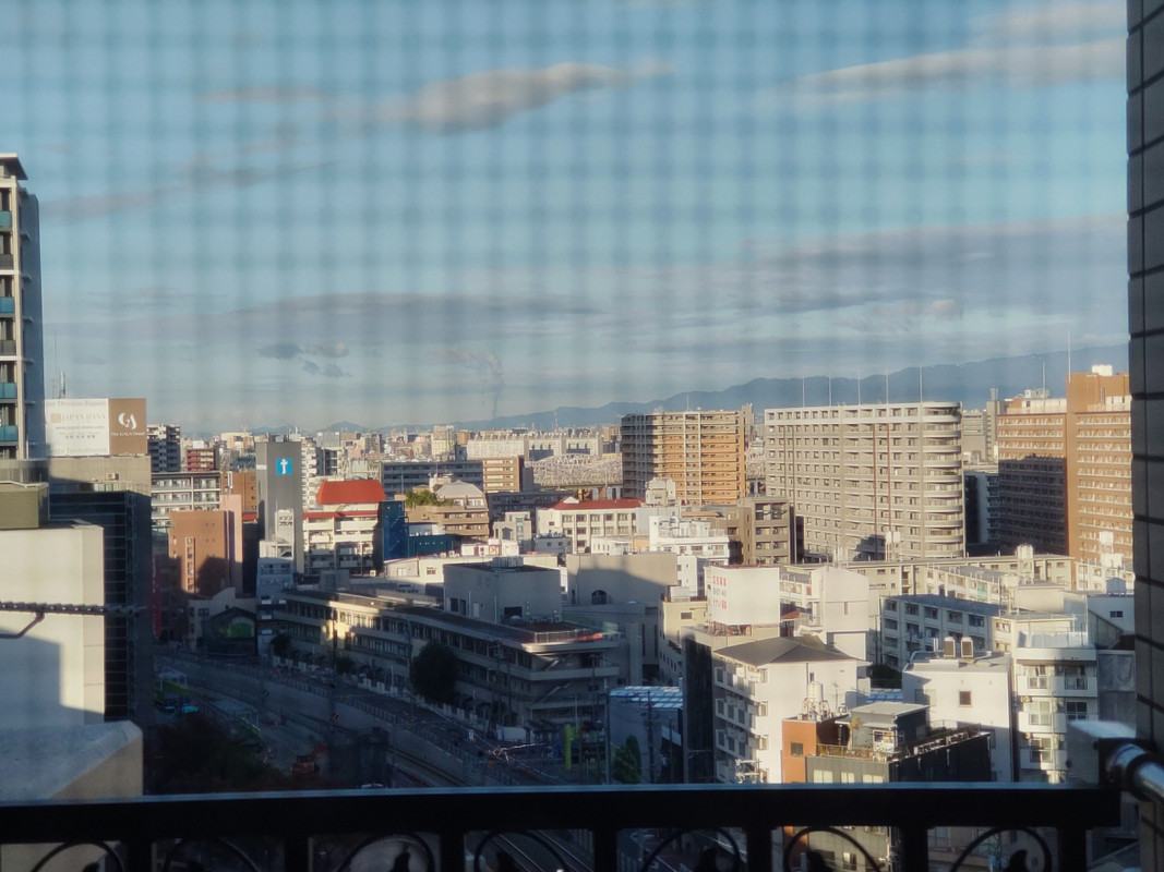 13階廊下から梅田駅側をのぞむ。