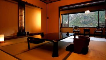 Room / 9