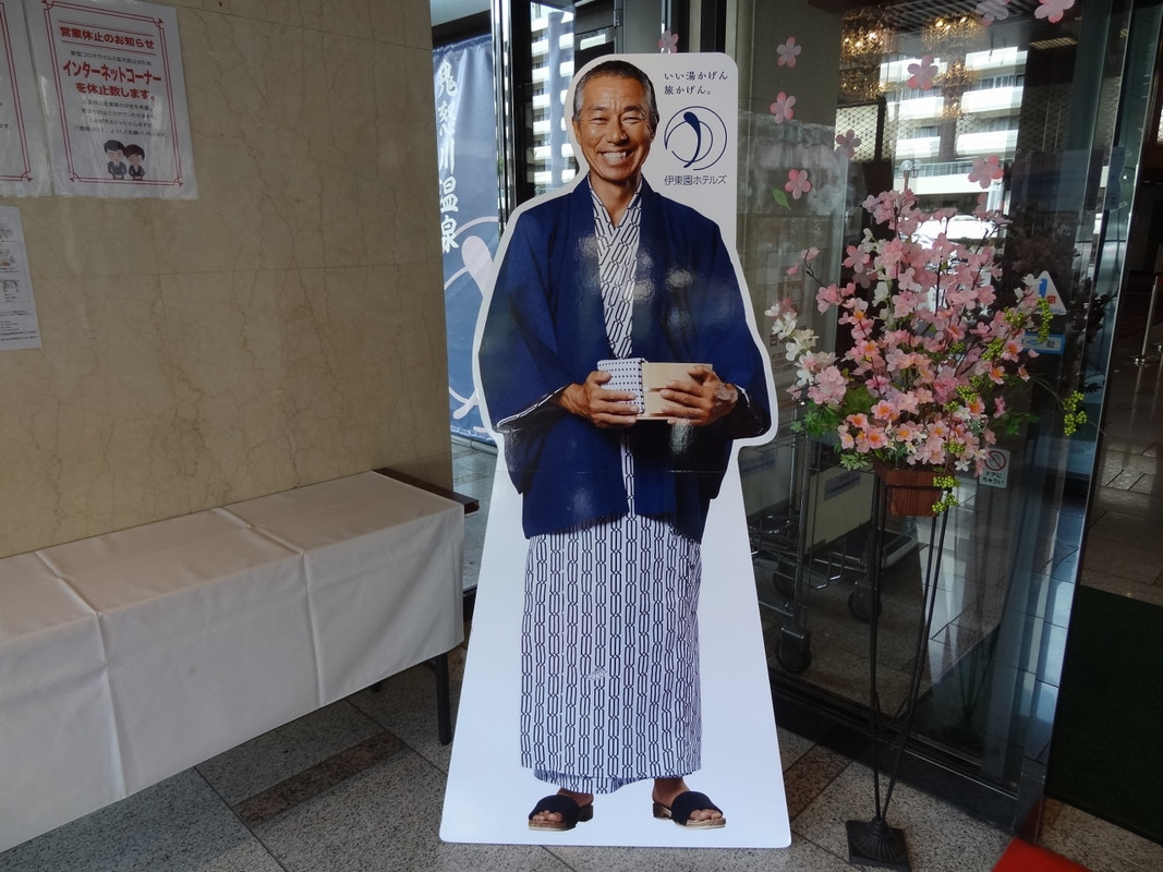 柳葉敏郎さんがお出迎えしてくれますよ。