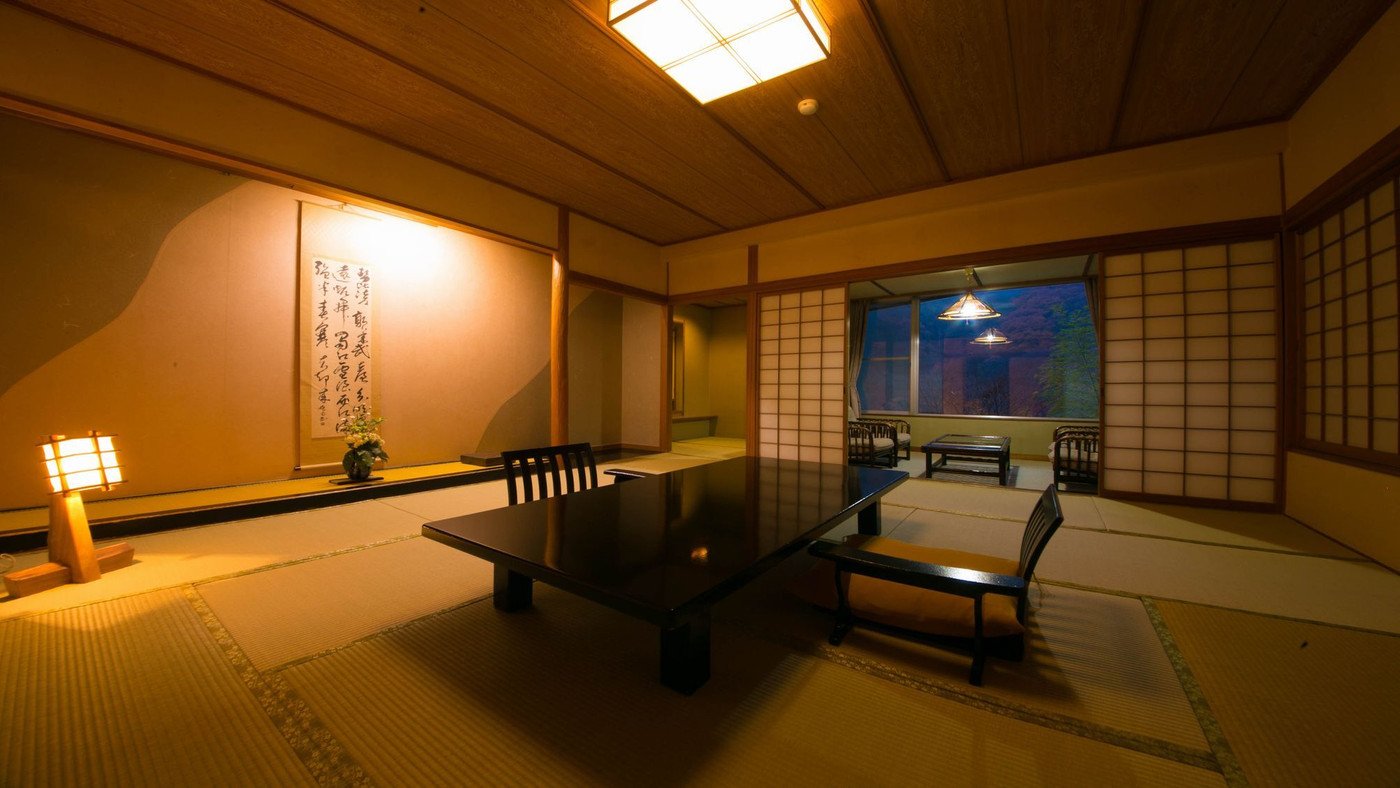 谷川岳を間近に感じ、たっぷりの源泉露天風呂を2人占め♡4026128