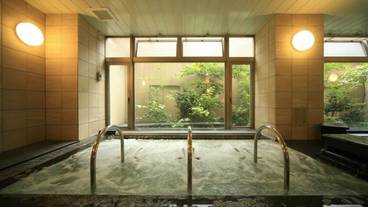 屋内スパ浴槽 / 1