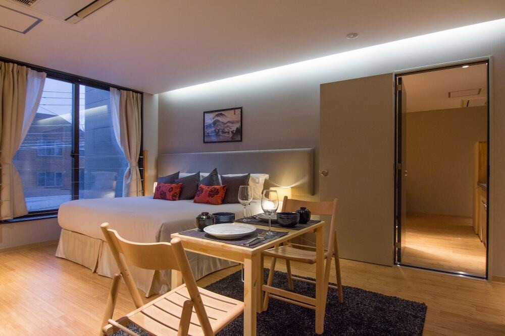 客室内のダイニングエリア