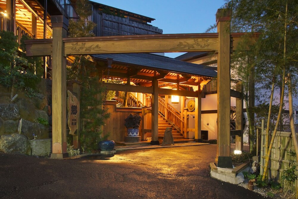 ノスタルジックなおしゃれ古民家宿で、夢うつつなおこもり時間を4002391