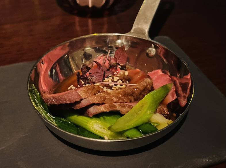 ラウンジの
テラス席で乾杯 / 4